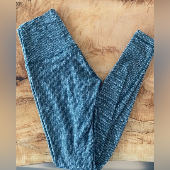 Lululemon discontinued Green winter tights sz4 - Picture 1 of 3